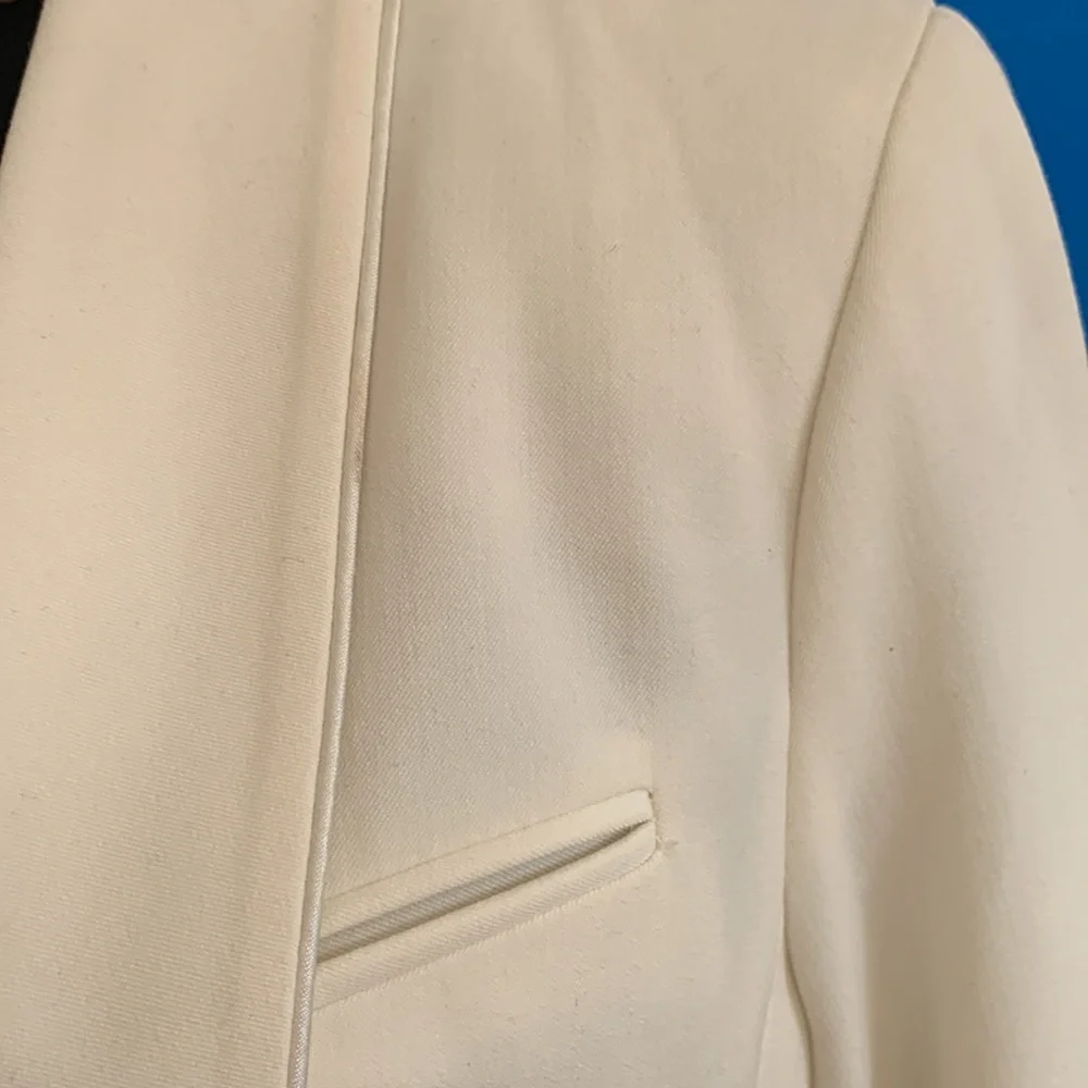 Excellent Condition Blazer - Picture 4 of 10